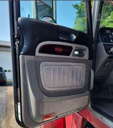 Used 2019 Peterbilt 389 Sleeper