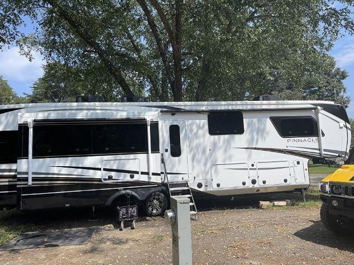 Used 2024 Jayco Pinnacle 37MDQS
