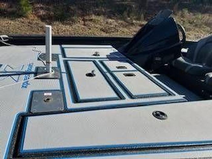 Used 2022 Xpress H17