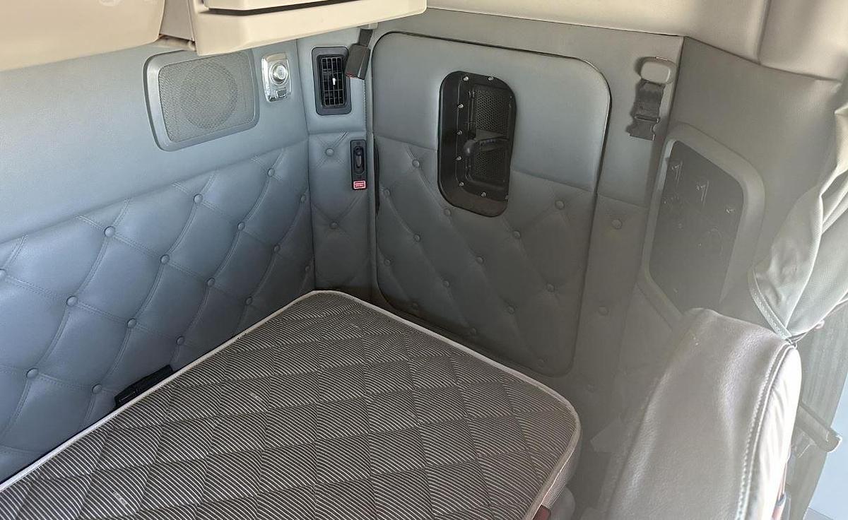 Used 2016 KENWORTH T880