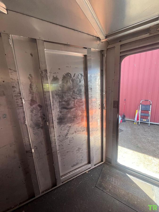 Used 2003 Exiss 6-Horse Gooseneck Trailer
