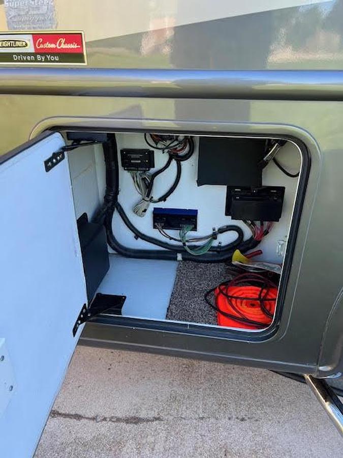 Used 2014 Thor Motor Coach Palazzo 33.2 Class A Motorhome