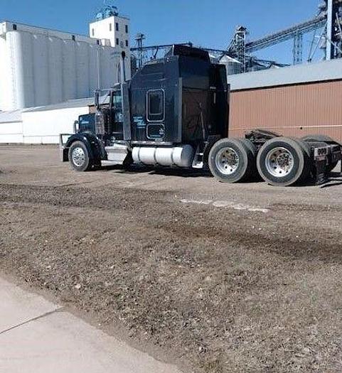 Used 2005 KENWORTH W900L