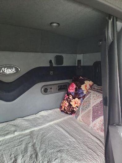 Used 2012 Mack PINNACLE CXU613 with trailer