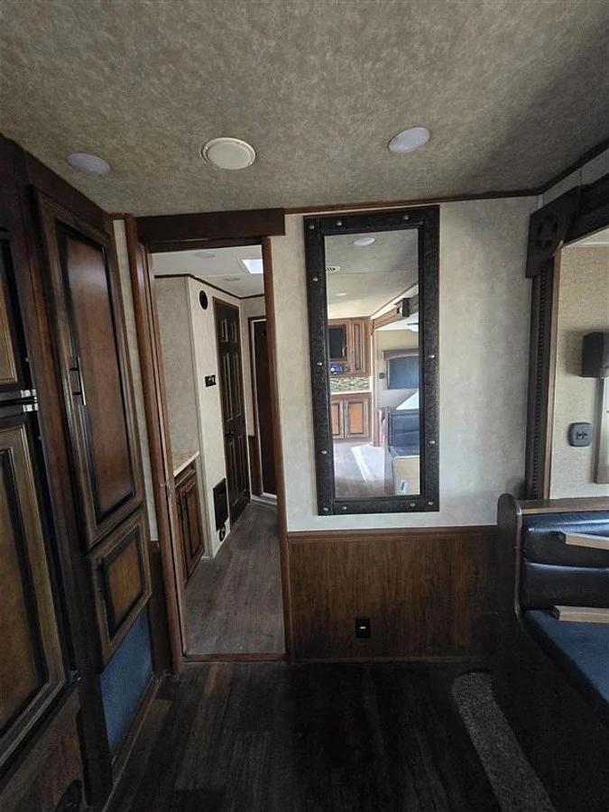 Used 2016 Bison Premier Coach 3 Horse