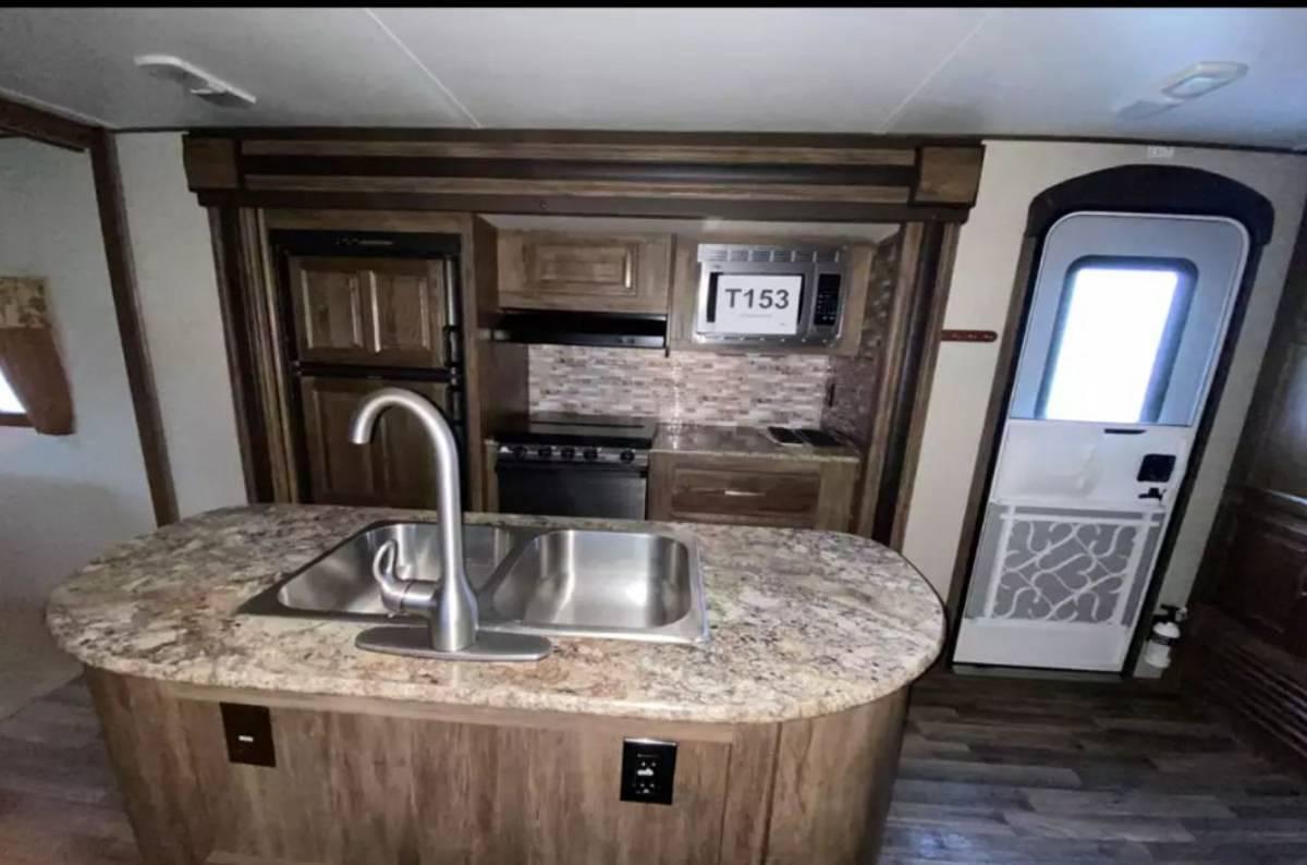 Used 2016 Keystone Cougar 22RBIWE