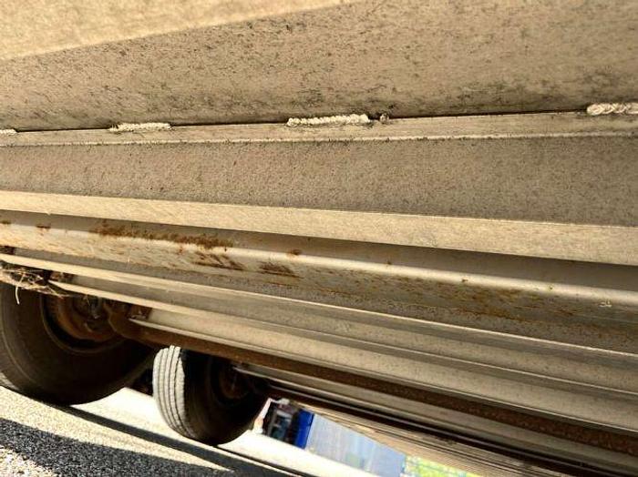 Used 2005 4 Star 3 HORSE