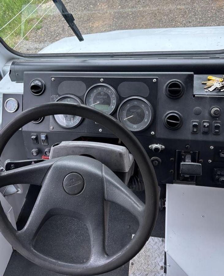 Used 2009 Freightliner MT55
