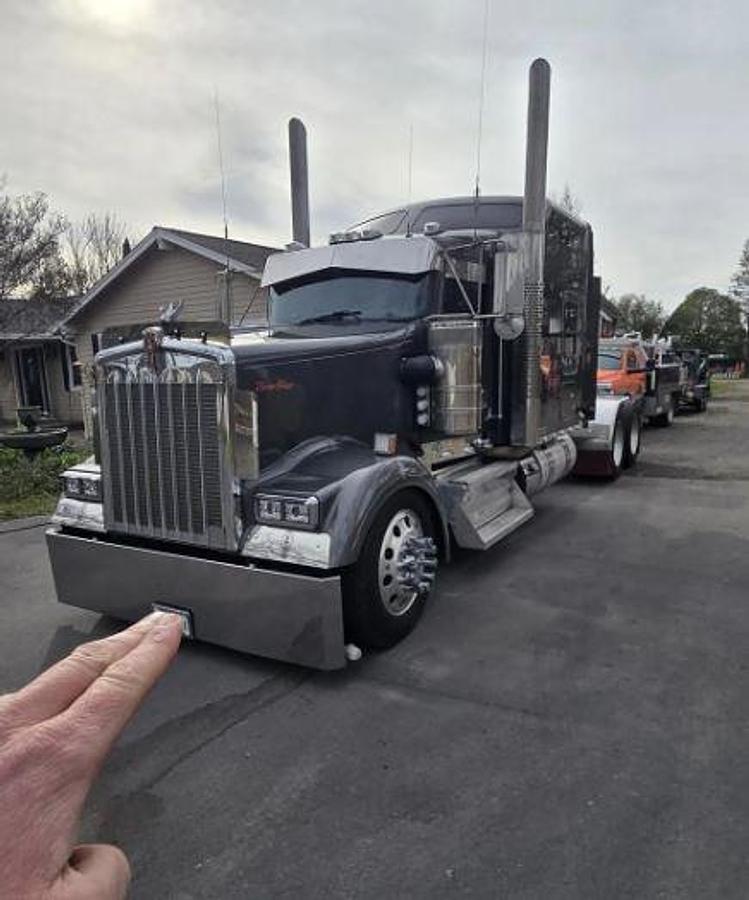 Used 2020 Kenworth W900l