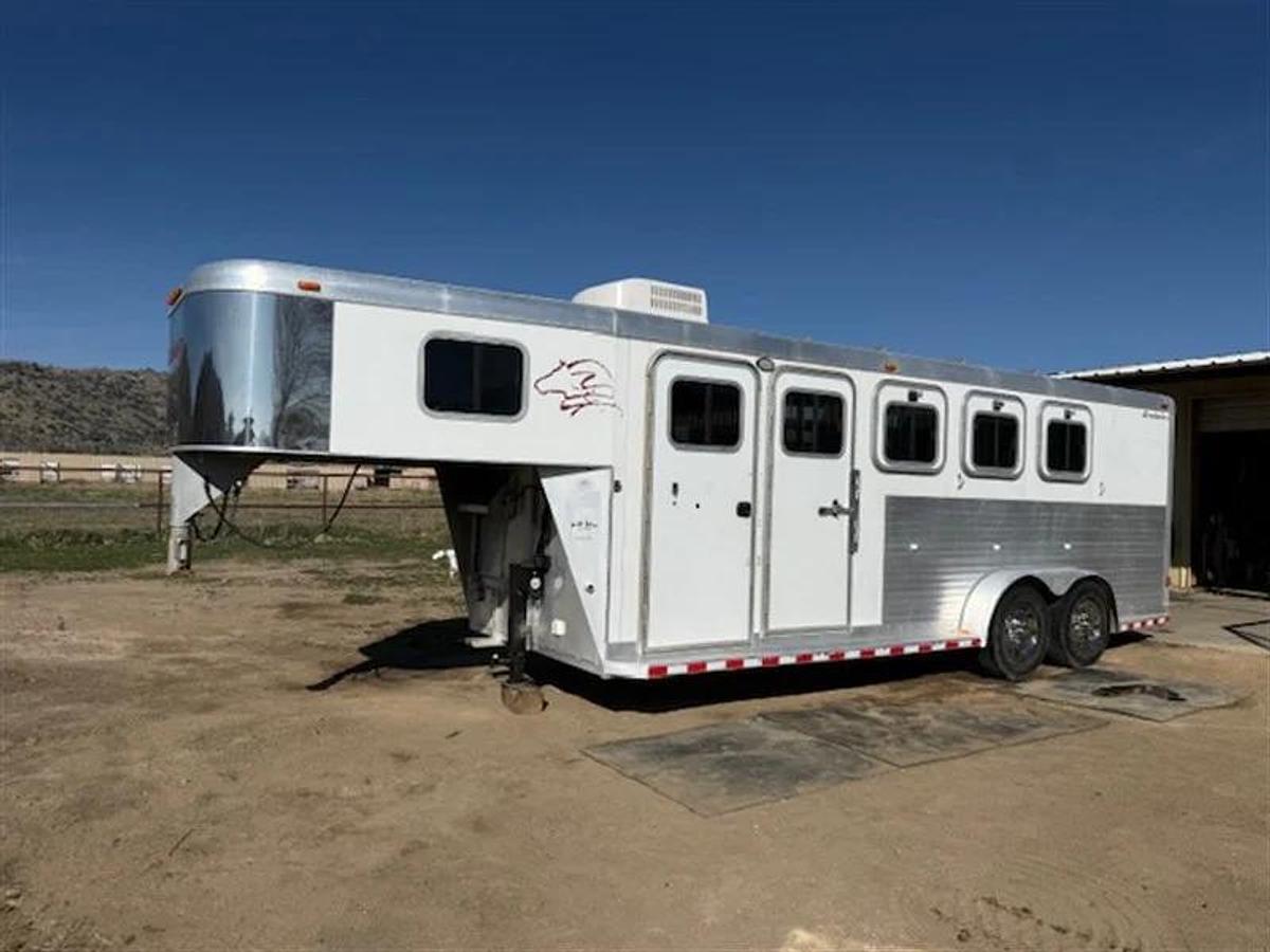 Used 2002 Sooner Revolution 4 Horse
