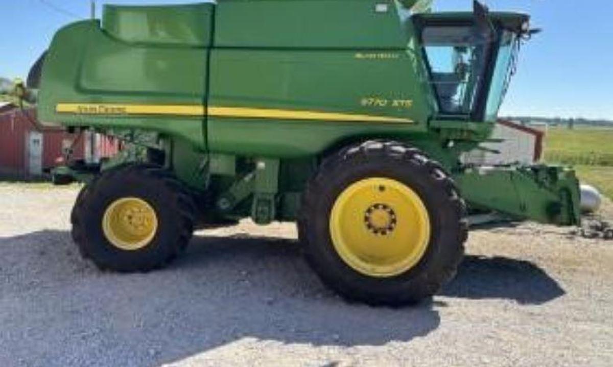 Used 2008 JOHN DEERE 9770 STS Combine