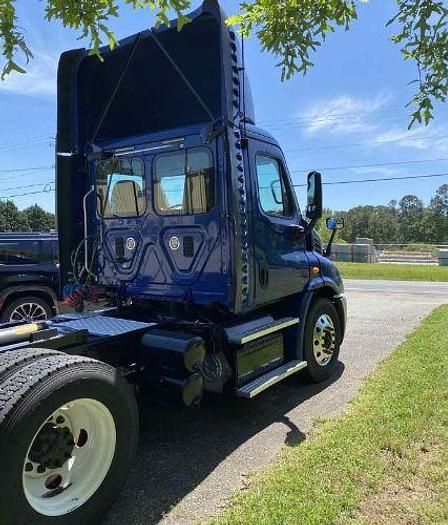 Used 2014 Freightliner CASCADIA 113