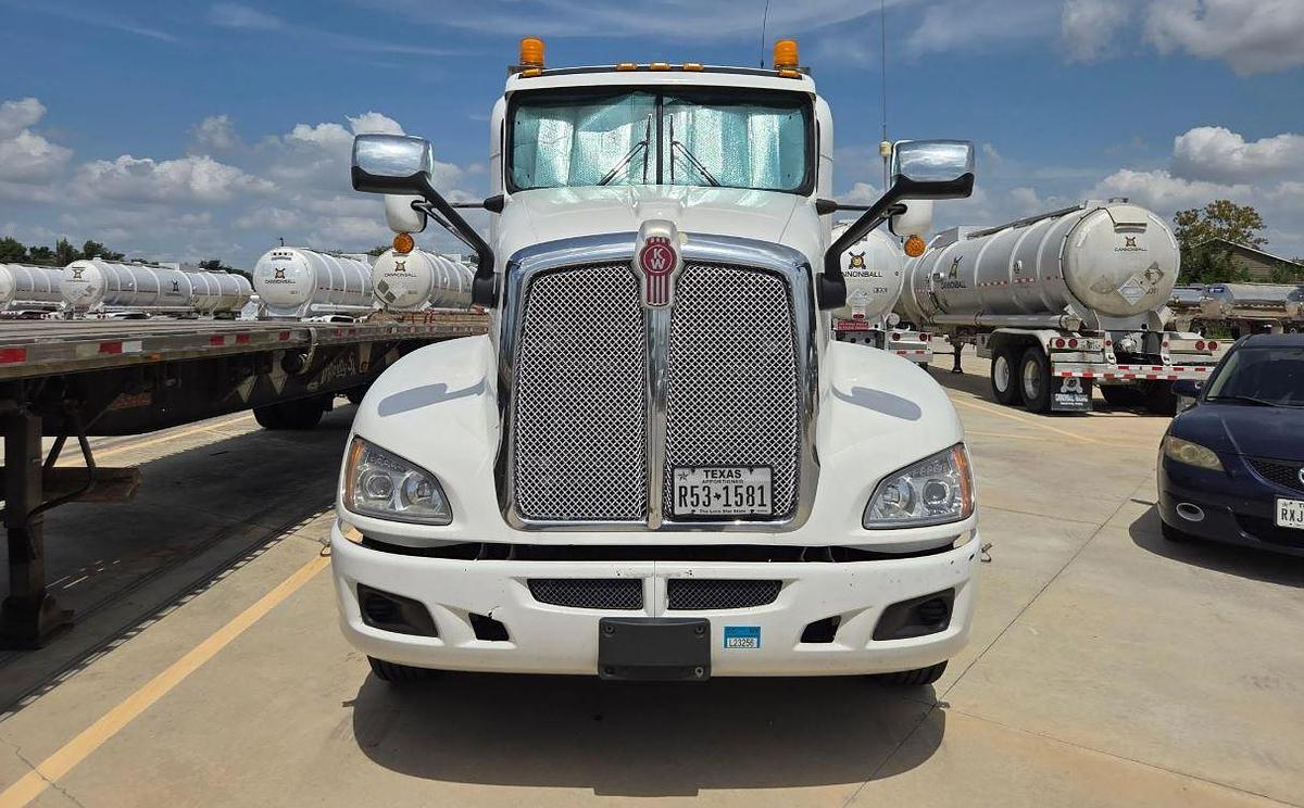 Used 2016 KENWORTH T660 Conventional Sleeper Semi