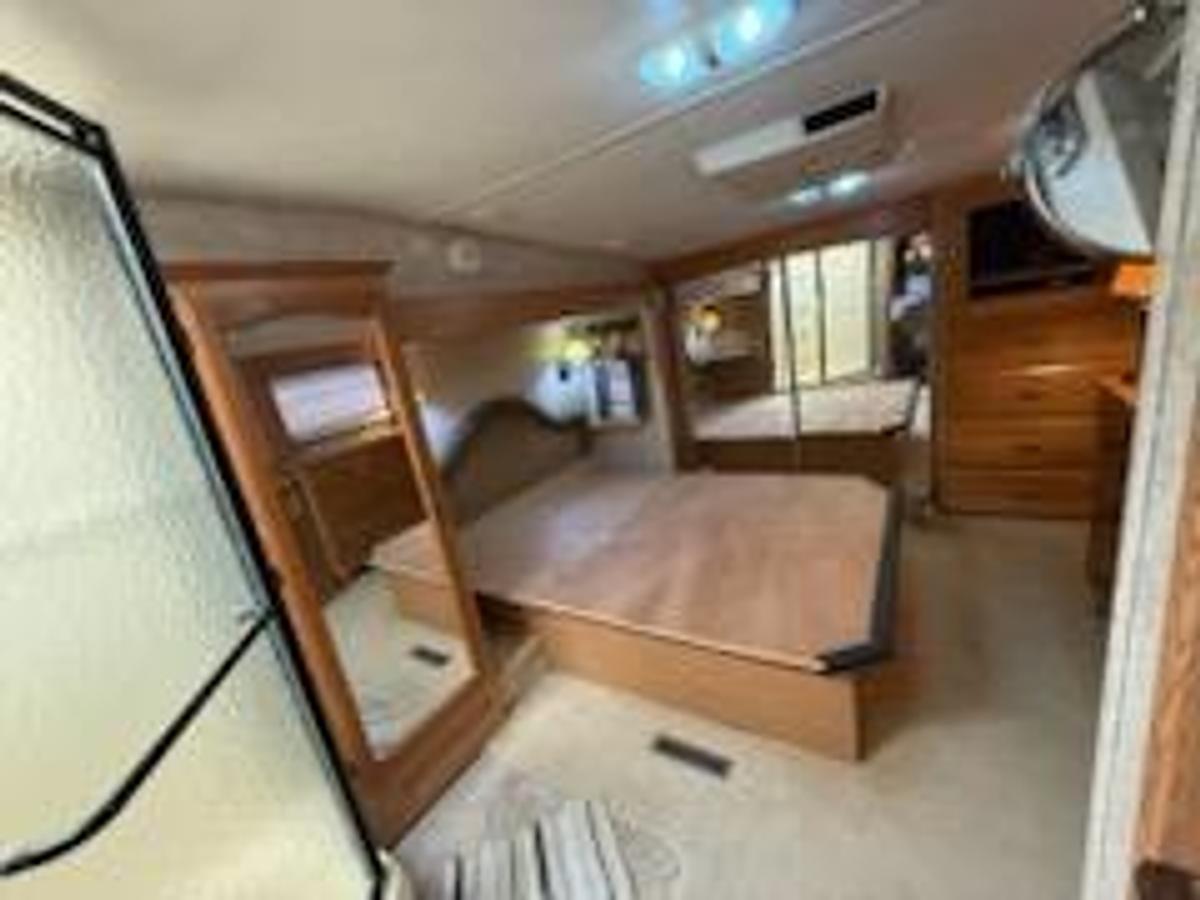 Used 2007 Keystone Montana 3400RL