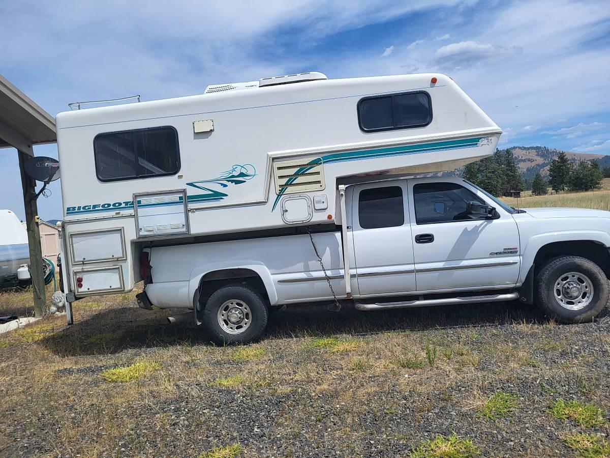 Used 1996 Bigfoot 2500 10’ Pickup Camper