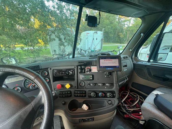 Used 2015 Freightliner FLGF4127