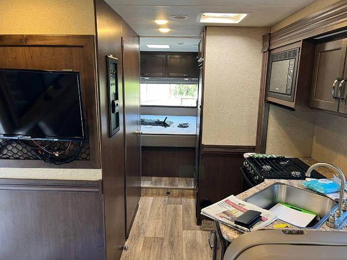 Used 2019 Thor Fourwinds 28Z