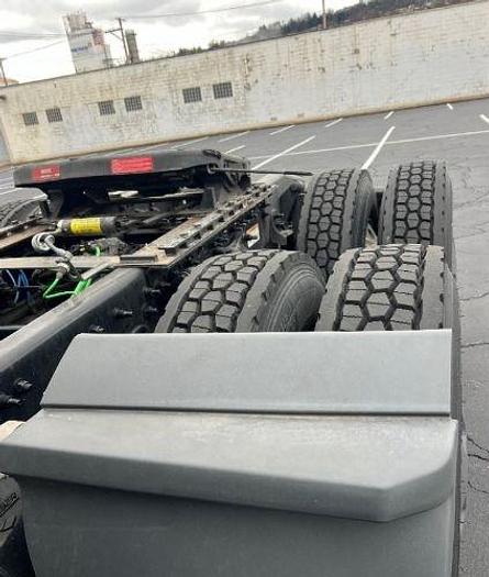 Used 2021 Freightliner Cascadia 116