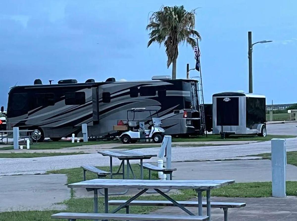 Used 2008 Coachmen Cross Country 382DS Class A Motorhome