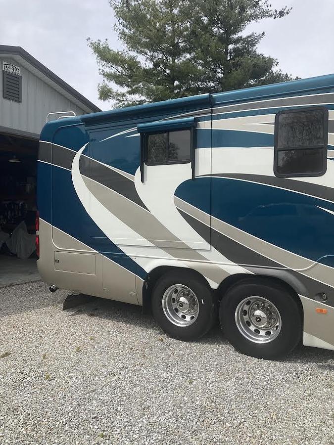 Used 2005 Monaco Signature Castle IV Class A Motorhome