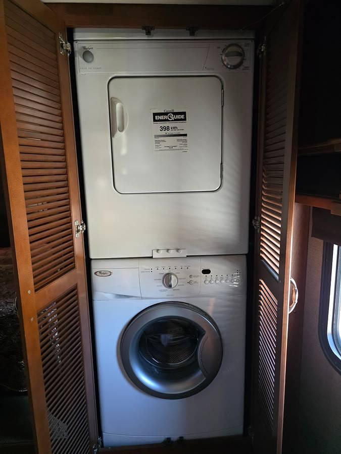 Used 2015 Fleetwood Discovery 40G Class A Motorhome
