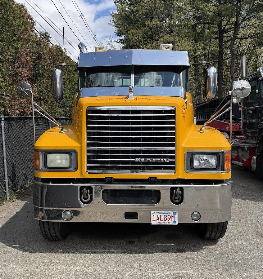 Used 2011 Mack Pinnacle CHU613