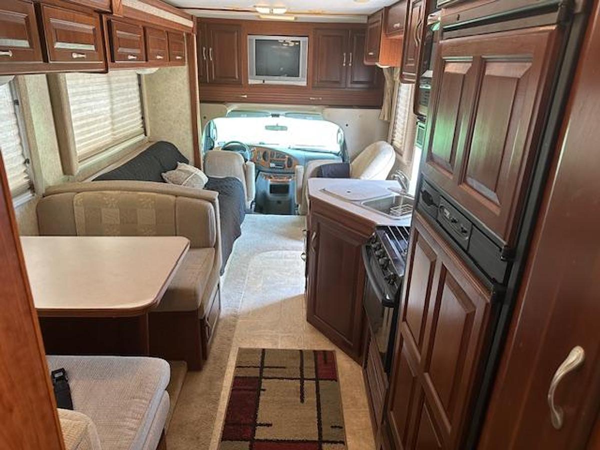 Used 2005 Four Winds Chateau