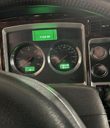 Used 2010 KENWORTH T660 and 2021 POLAR SDX9