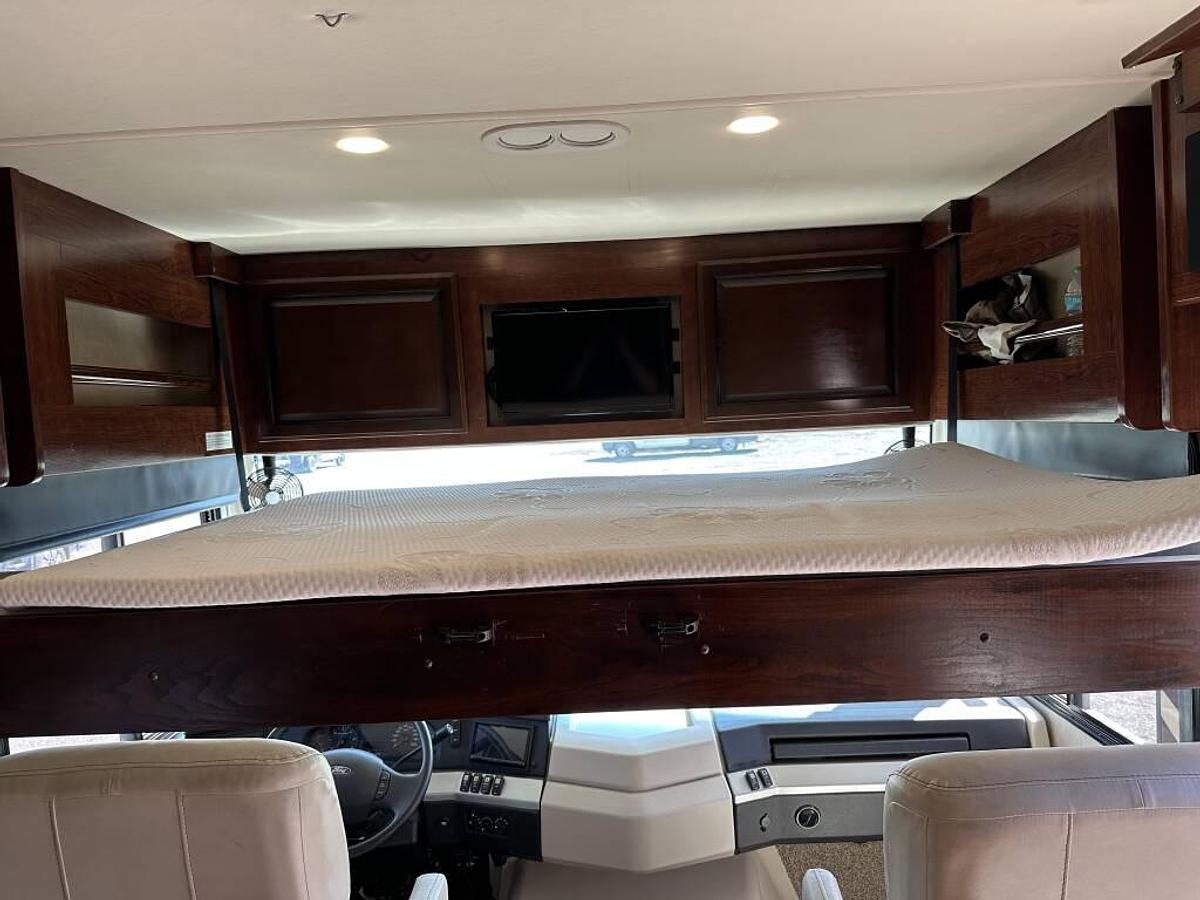 Used 2019 Fleetwood Southwind 34C