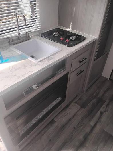 Used 2024 Coleman Lantern 17B Travel Trailer