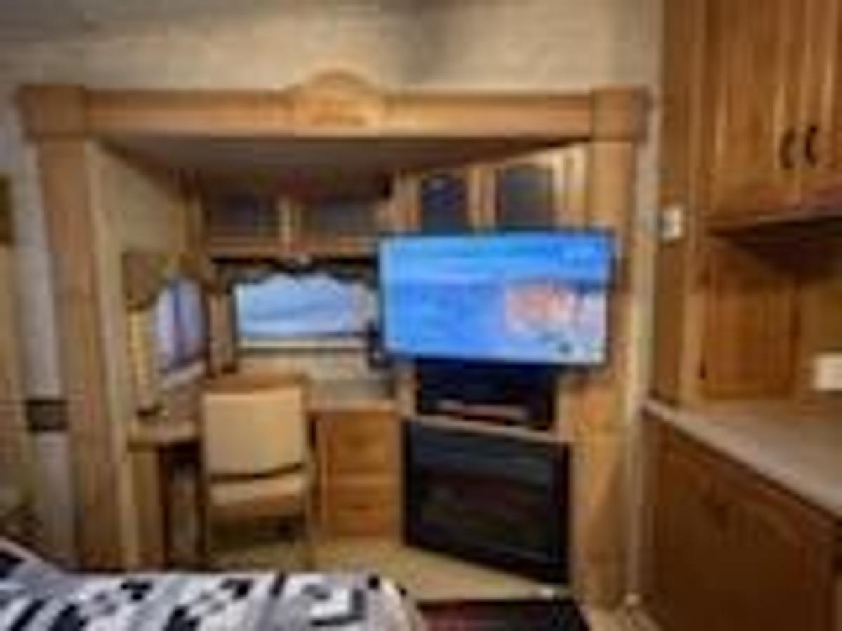 Used 2007 Keystone Montana 3400RL