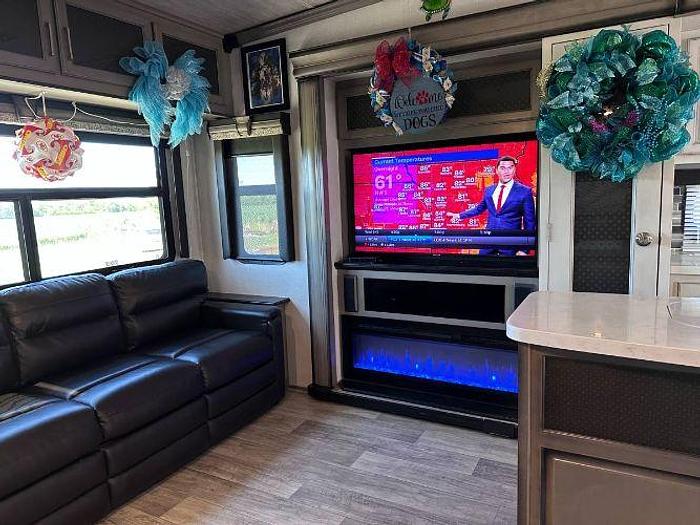 Used 2021 Keystone Montana Legacy 3931FB