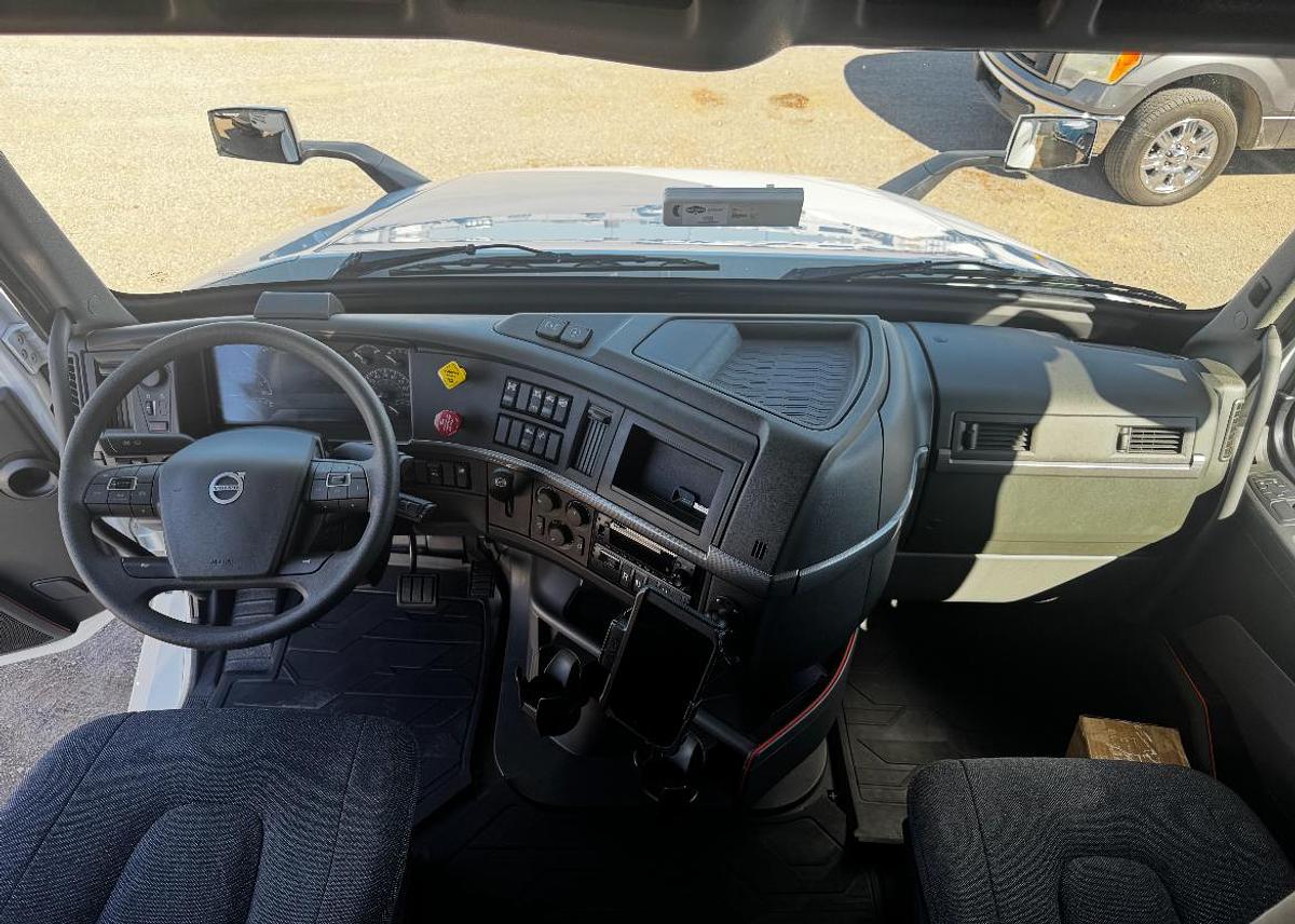 Used 2025 Volvo VNL 760 Sleeper Semi Truck