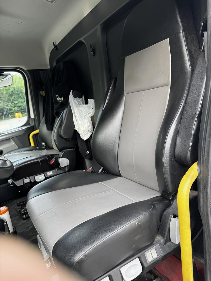 Used 2020 Freightliner Cascadia