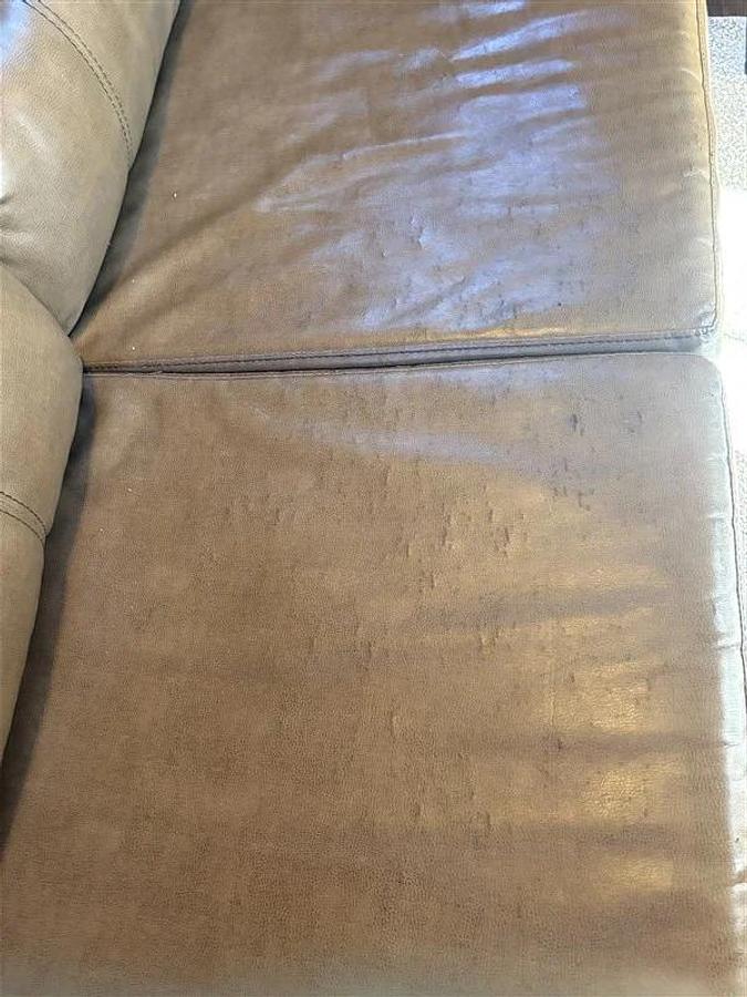 Used 2017 Merhow 4 Horse with Living Quarters