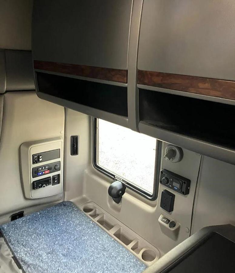 Used 2025 INTERNATIONAL LT Conventional Sleeper Semi