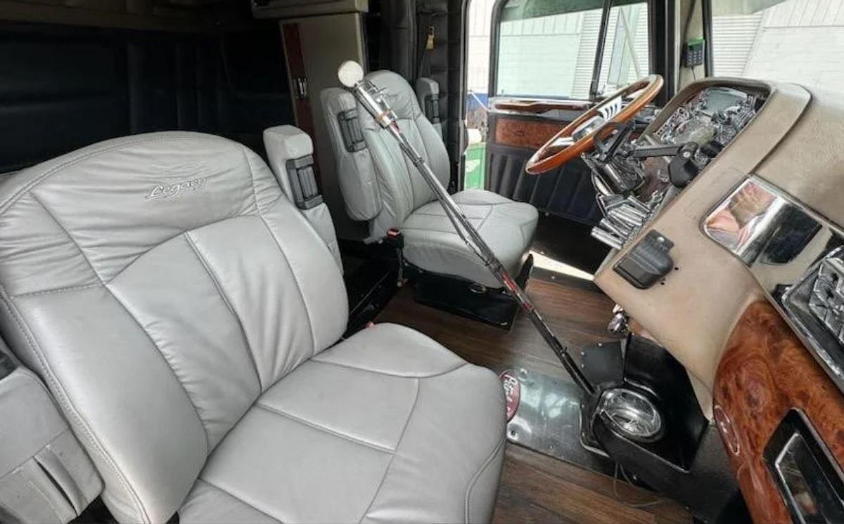 Used 2002 Peterbilt 379 EXHD