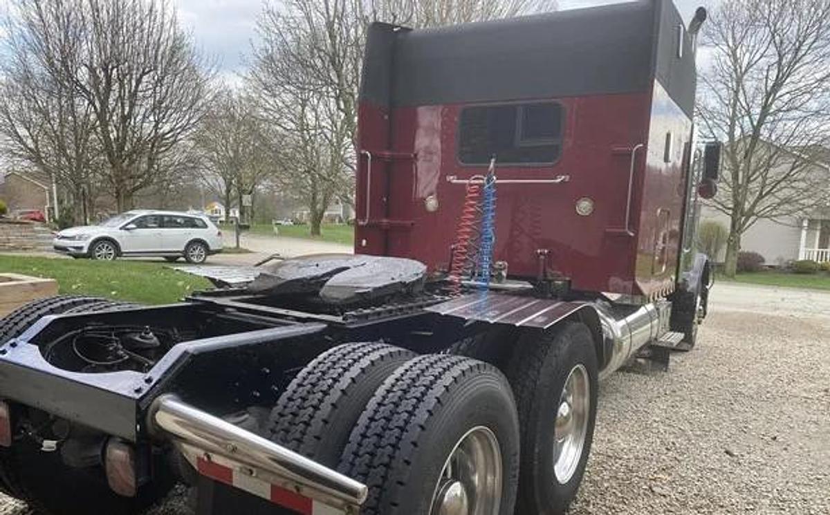 Used 2003 Peterbilt 379EXHD Extended Hood