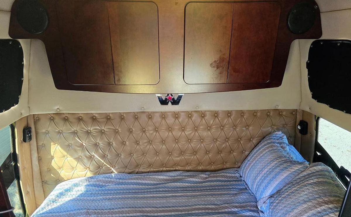 Used 2015 Western Star 4900EX Sleeper Semi Truck