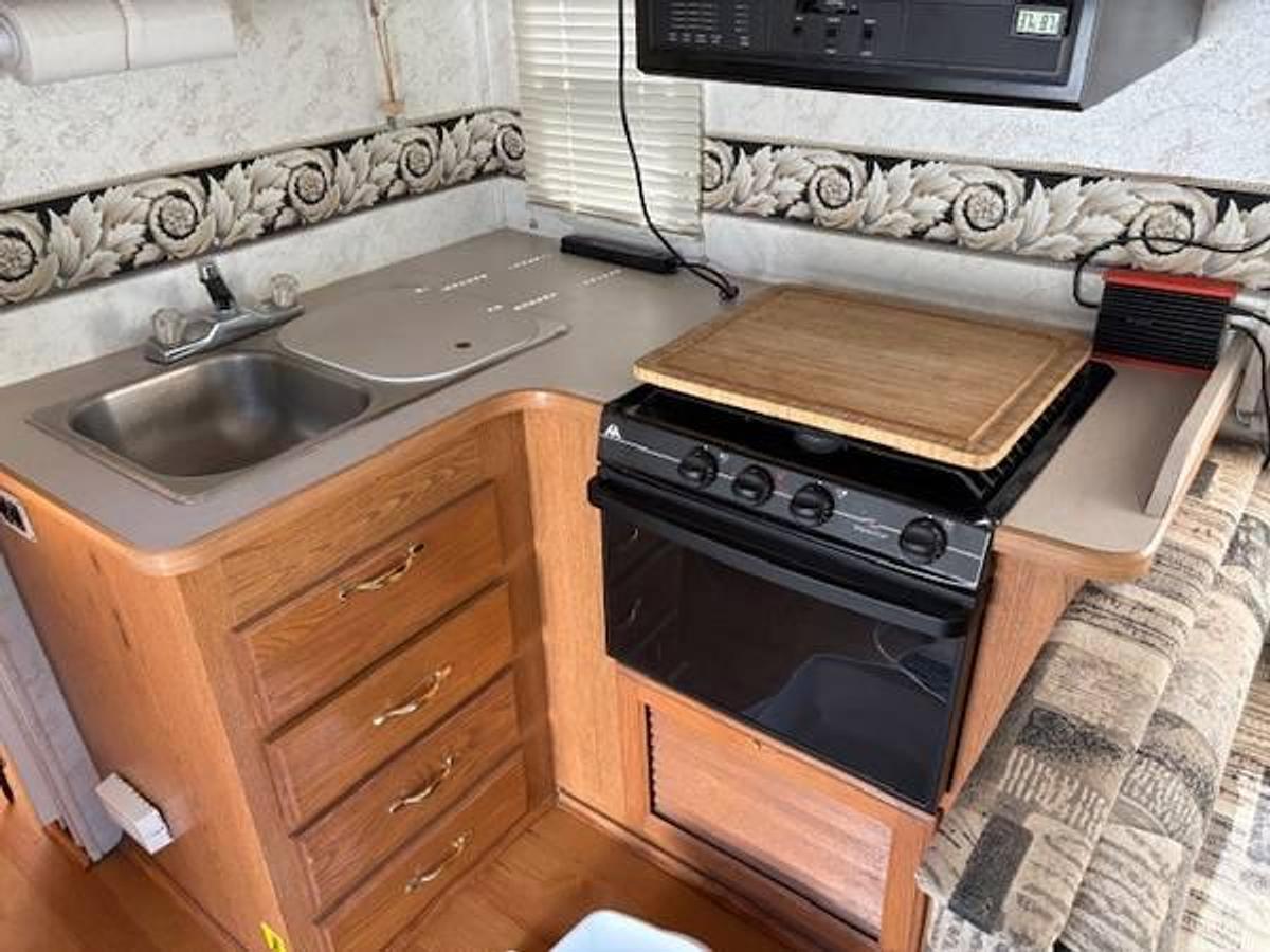 Used 2001 Four Winds Hurricane 