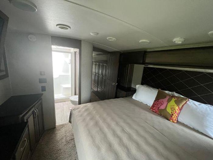 Used 2018 Keystone Montana 3721RL