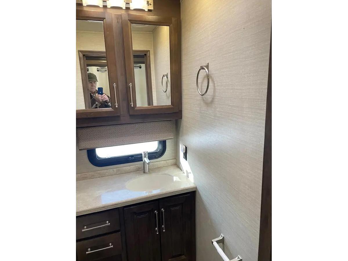 Used 2019 Entegra Emblem 36T