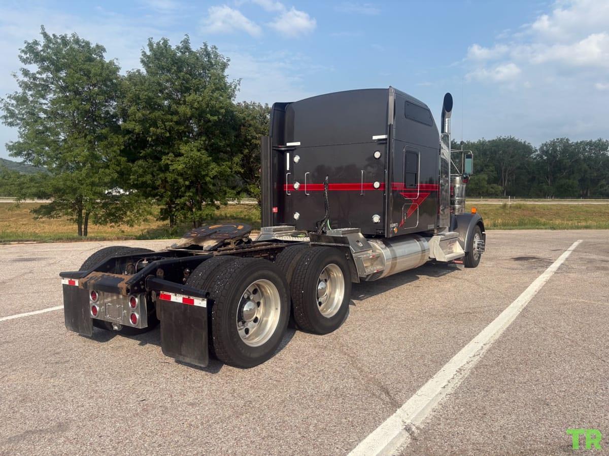 Used 2019 Kenworth W900L