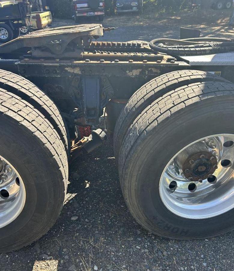 Used 2014 KENWORTH T660 Conventional Sleepe Semi