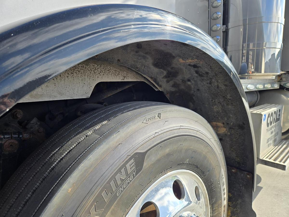 Used 1995 Peterbilt 379 Sleeper Semi Truck