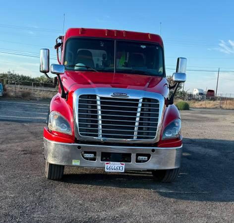 Used 2020 Freightliner Cascadia
