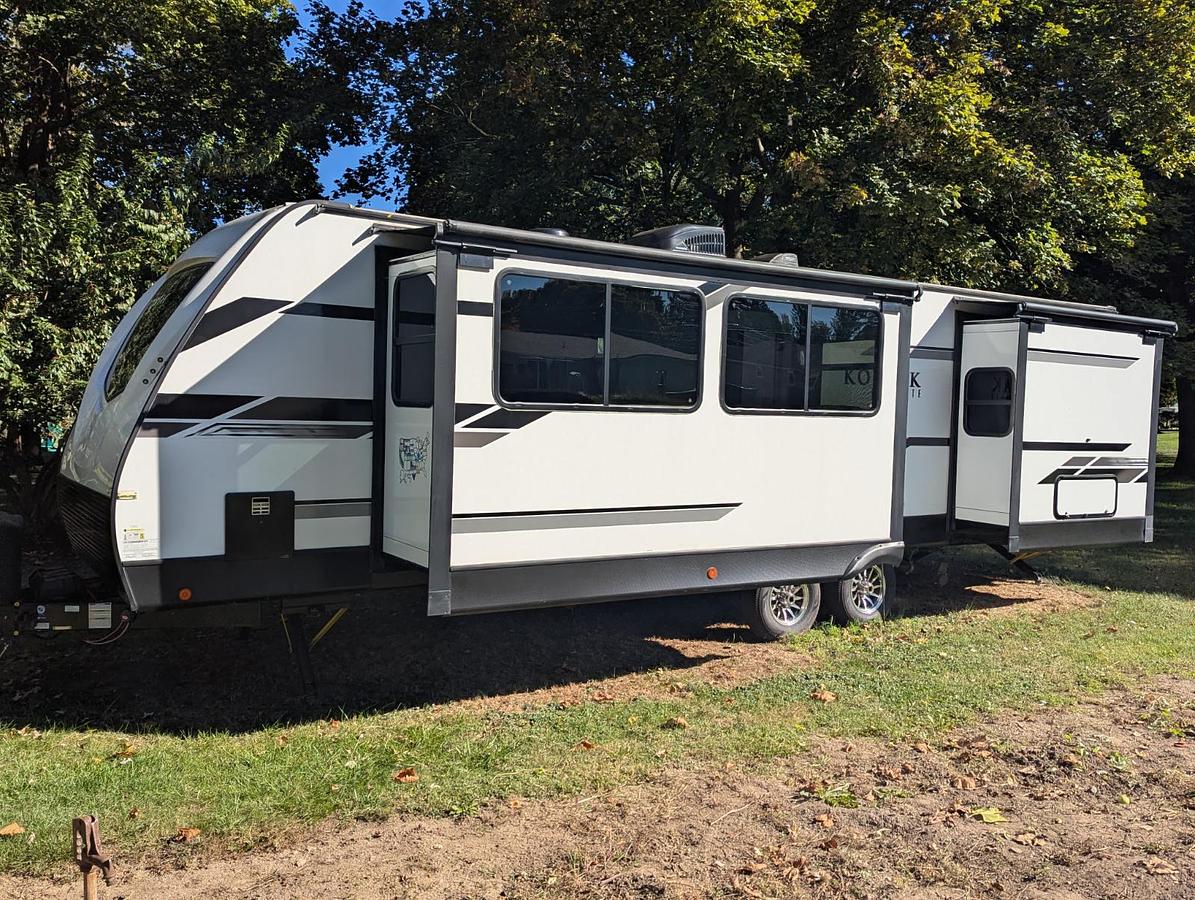 Used 2021 Dutchmen Kodiak Ultimate 2921FKDS