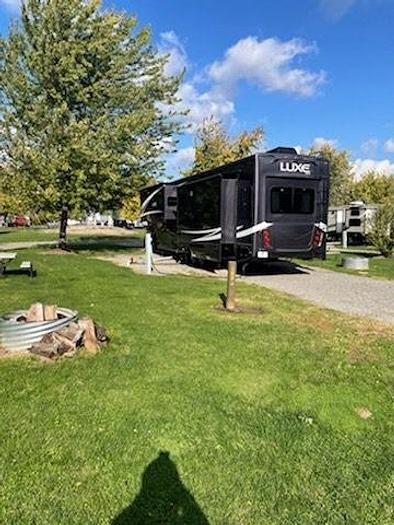 Used 2021 Luxe Gold 380GFB 5th Wheel