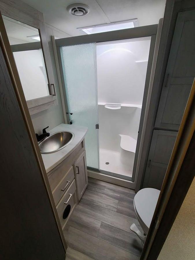 Used 2021 Keystone Sprinter Limited 3620FWLBH Fifth Wheel – Bunkhouse – Washer & Dryer – Custom Skirting – Full-Time Ready