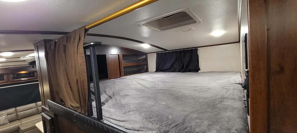 Used 2020 Jayco Pinnacle 37MDQS